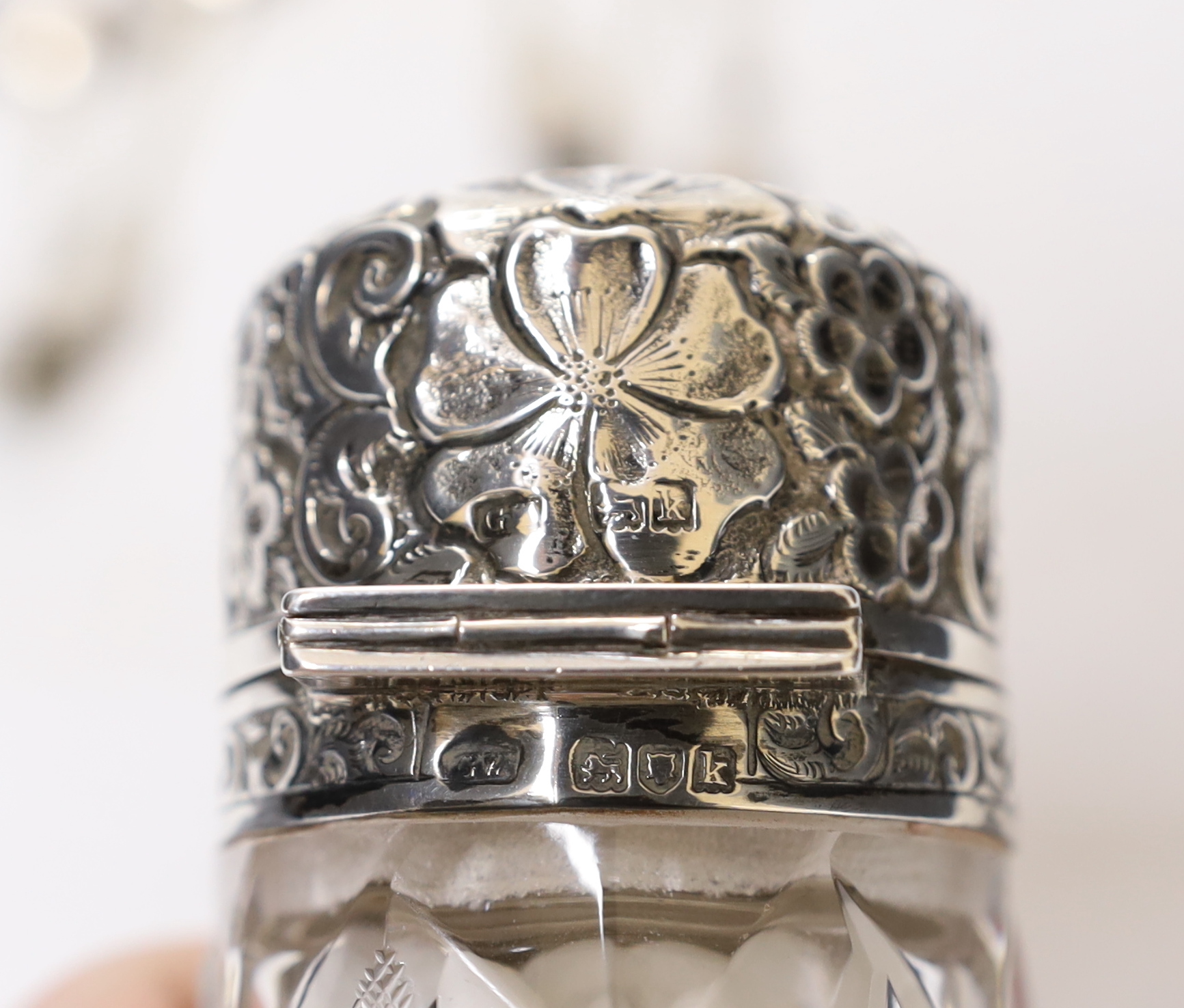 Four silver mustard ladles, including two 19th century, two plated ladles and an Edwardian silver mounted glass salts jar, London, 1905, 94mm.